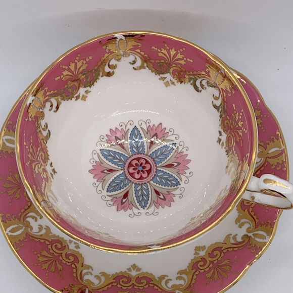 Vintage Paragon China Teacup & Saucer Pink Blue Floral Gold Trim HRH 1960’s - Picture 2 of 8